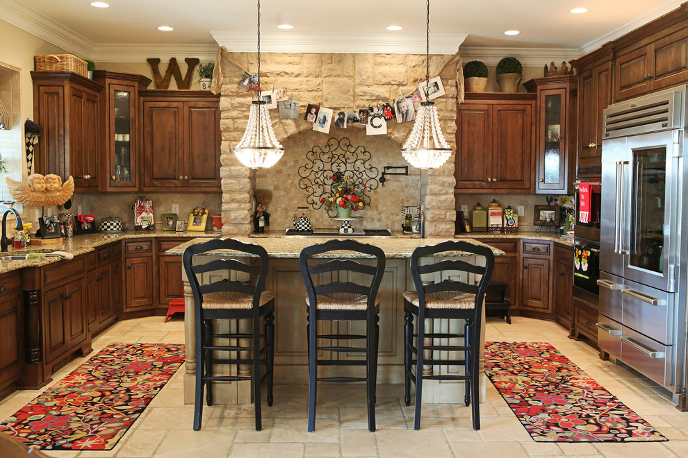 This is an example of a traditional kitchen in Columbus with stainless steel appliances.