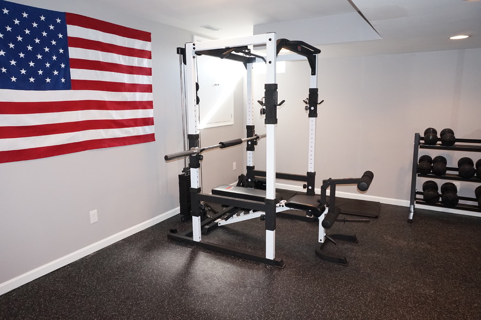 Design ideas for a mid-sized transitional home weight room in Baltimore with grey walls.