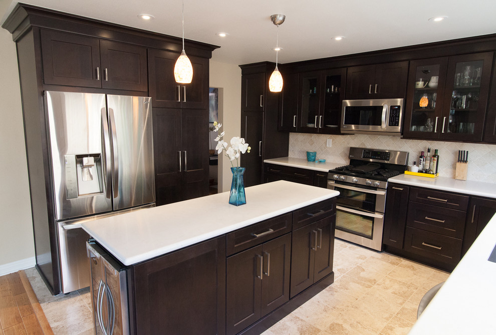 Transitional kitchen photo in Los Angeles