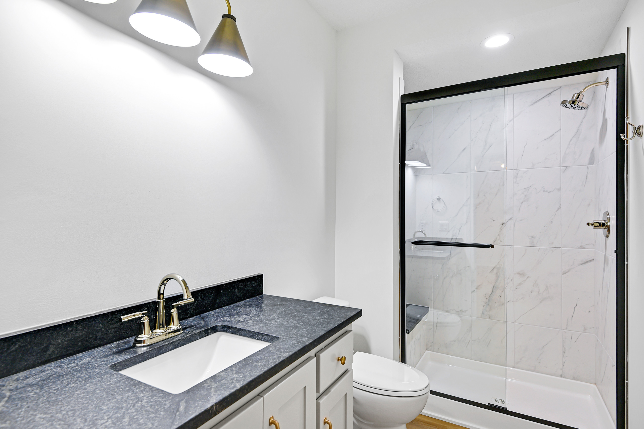 148th and Switzer, Custom Build