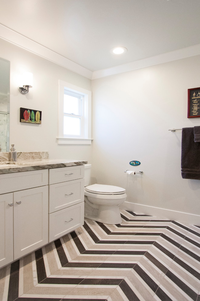 Inspiration for a mid-sized transitional home design remodel