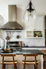 Houzz Tour: A Woodsy Lakefront Getaway Designed for Generations