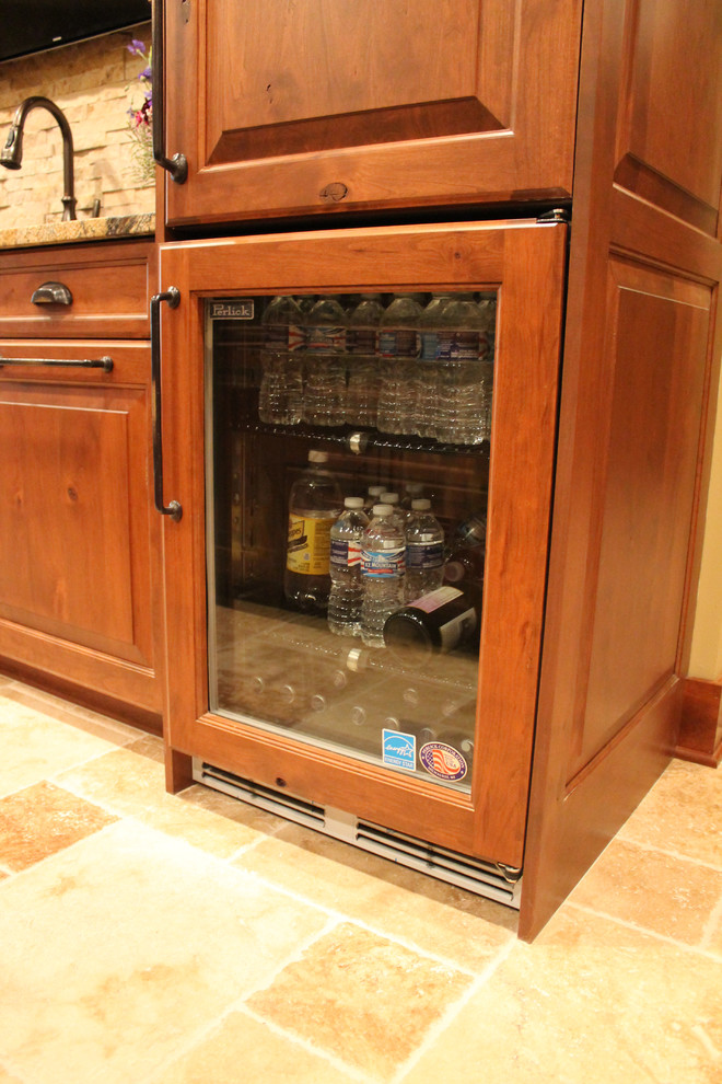Kitchen - rustic kitchen idea in Milwaukee