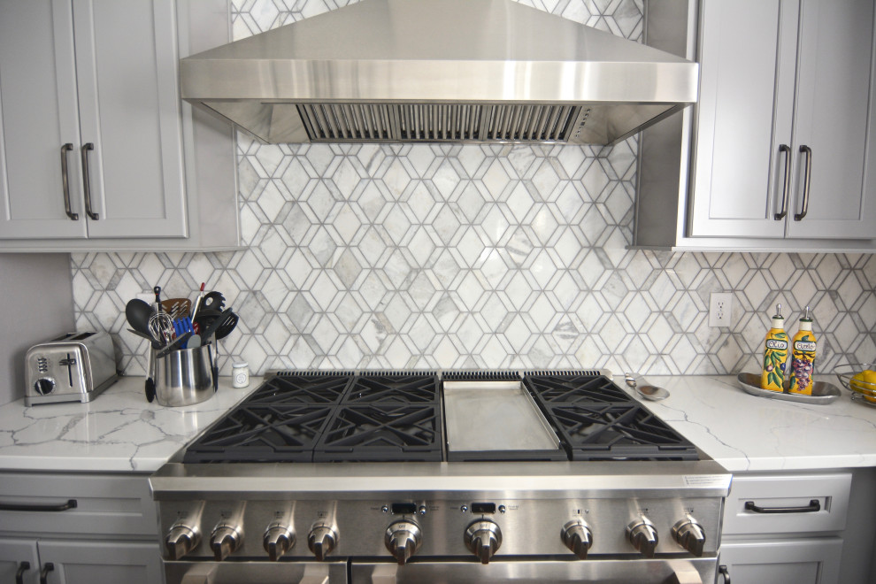 Inspiration for a transitional kitchen remodel in Indianapolis