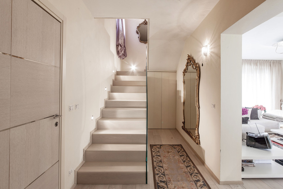 This is an example of a contemporary staircase in Florence.