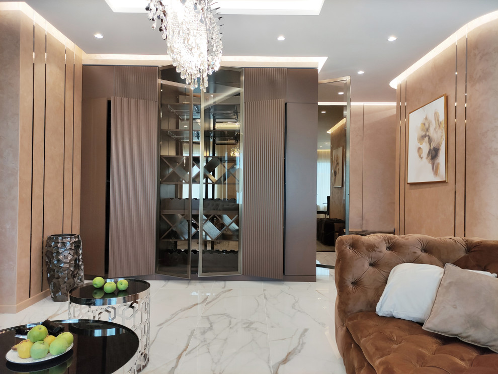Immagine di un soggiorno minimal di medie dimensioni e aperto con angolo bar, pareti beige, pavimento in gres porcellanato e pavimento bianco