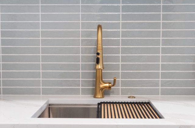 Chagrin Falls Dramatic Basement Renovation klassisch-modern-kueche