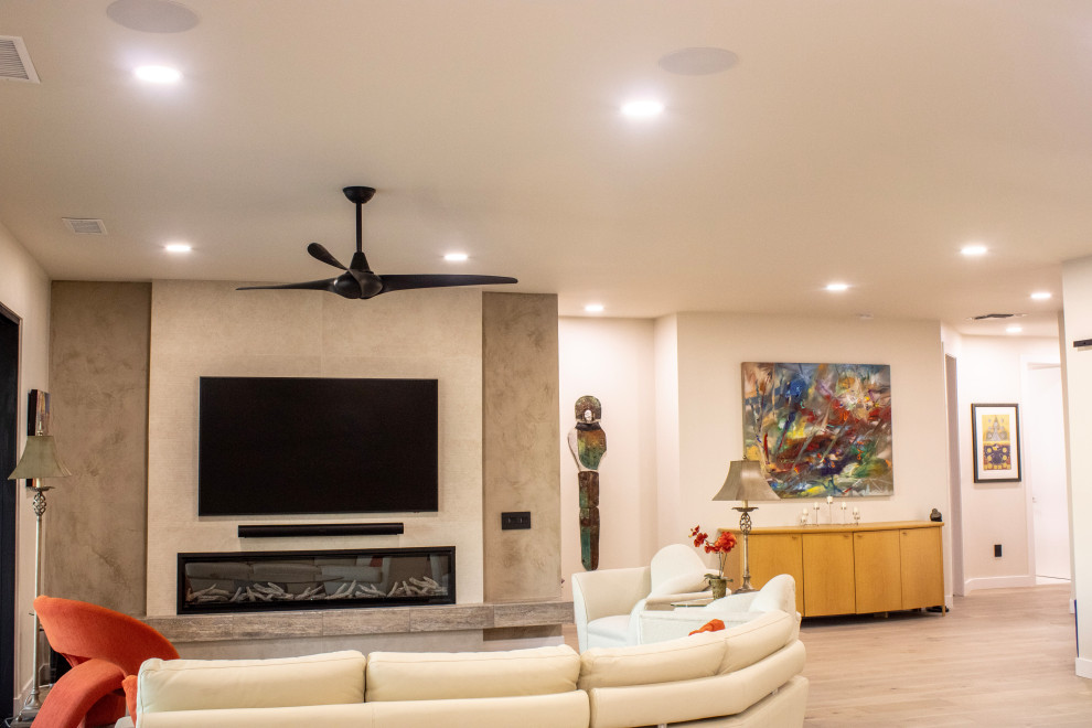 Photo of a midcentury living room in Phoenix.
