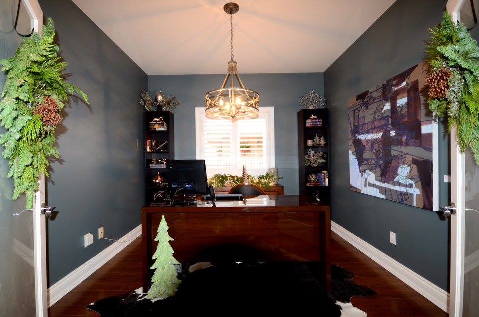 Example of a transitional home design design in Toronto