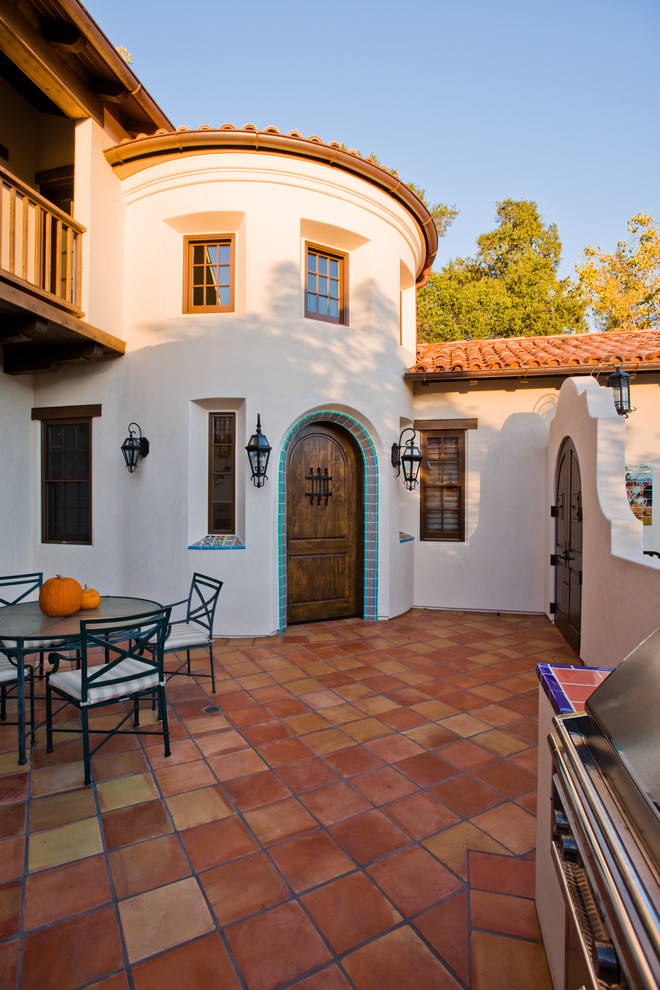 Patio - mediterranean patio idea in San Francisco