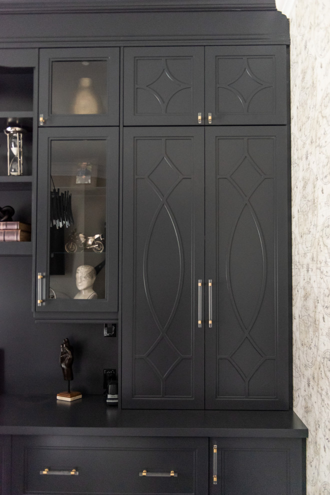 Inspiration for a transitional home design remodel in Toronto