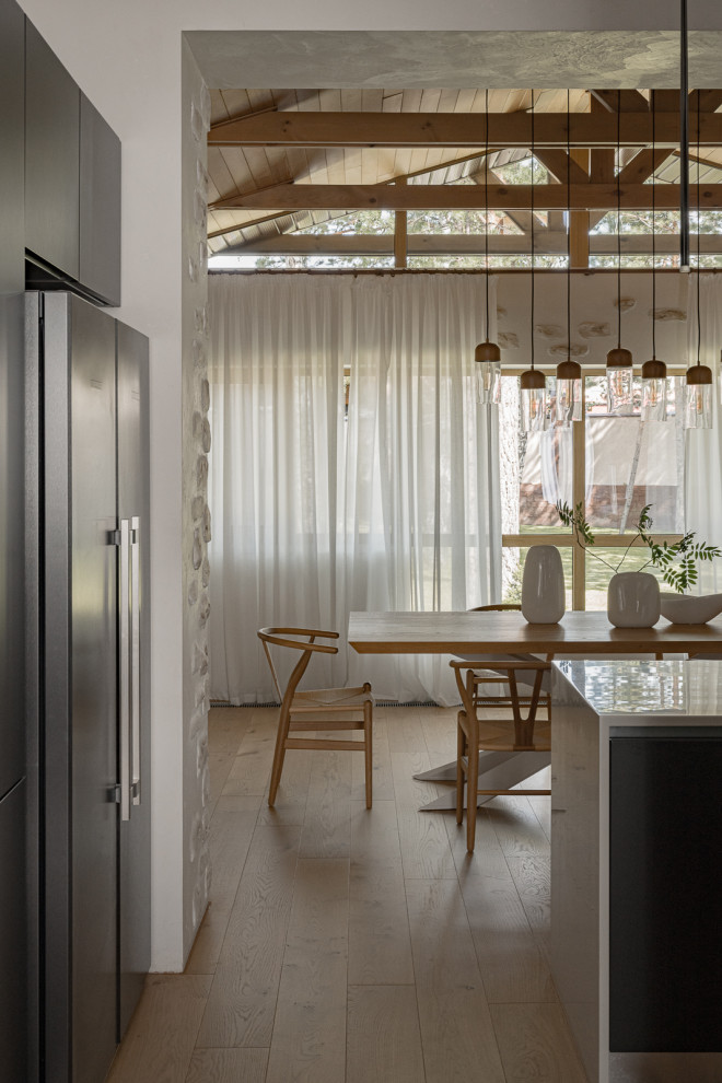 Мебельное наполнение загородного дома. "Родовое гнездо" отца и двух сыновей.