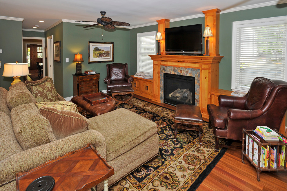 Photo of a traditional family room in Minneapolis.