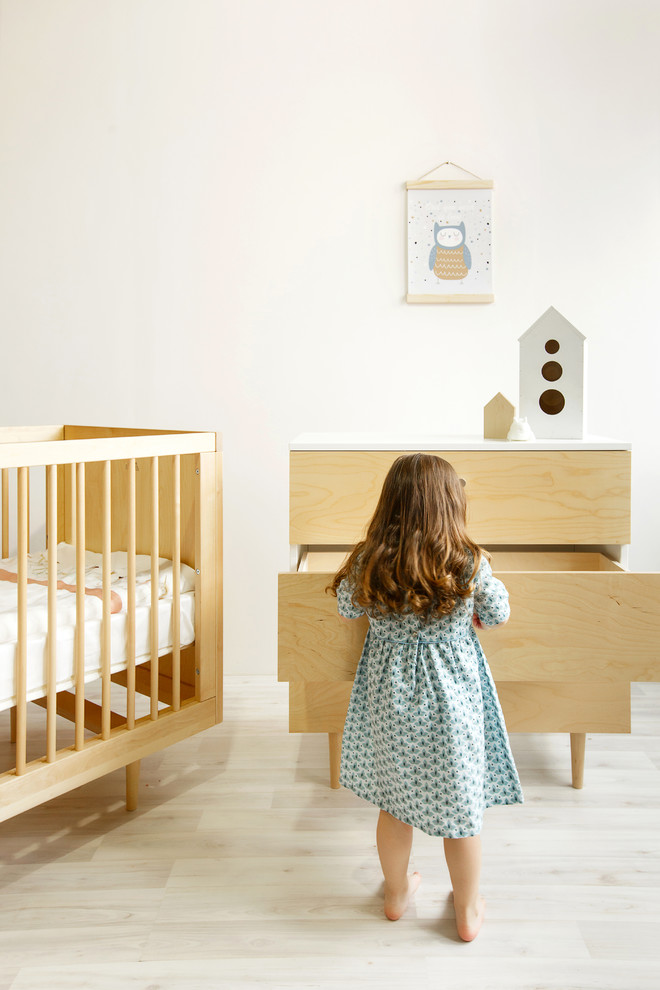 Почему у нас кроватки для новорожденных без опускающейся передней стенки?