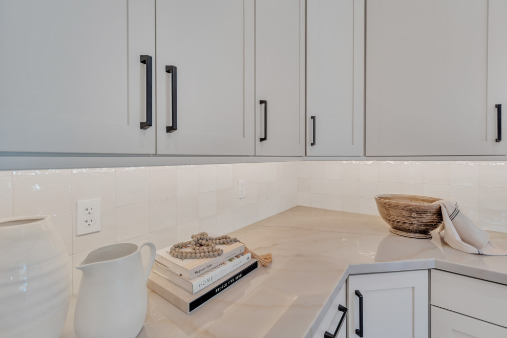 Example of a transitional kitchen design in Phoenix