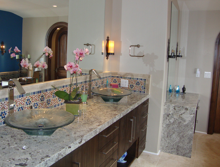Example of a tuscan bathroom design in San Diego