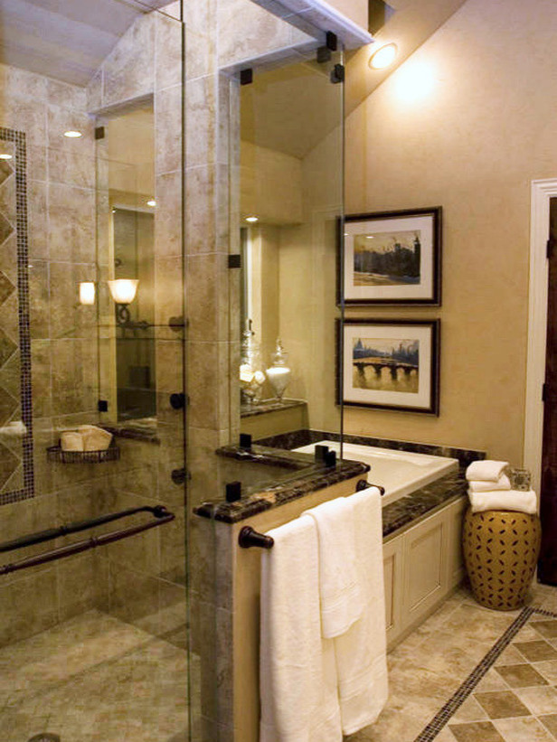 Foto på ett stort vintage svart en-suite badrum, med luckor med infälld panel, beige skåp, ett hörnbadkar, en hörndusch, en bidé, flerfärgad kakel, keramikplattor, flerfärgade väggar, klinkergolv i keramik, ett nedsänkt handfat, granitbänkskiva, flerfärgat golv och dusch med gångjärnsdörr