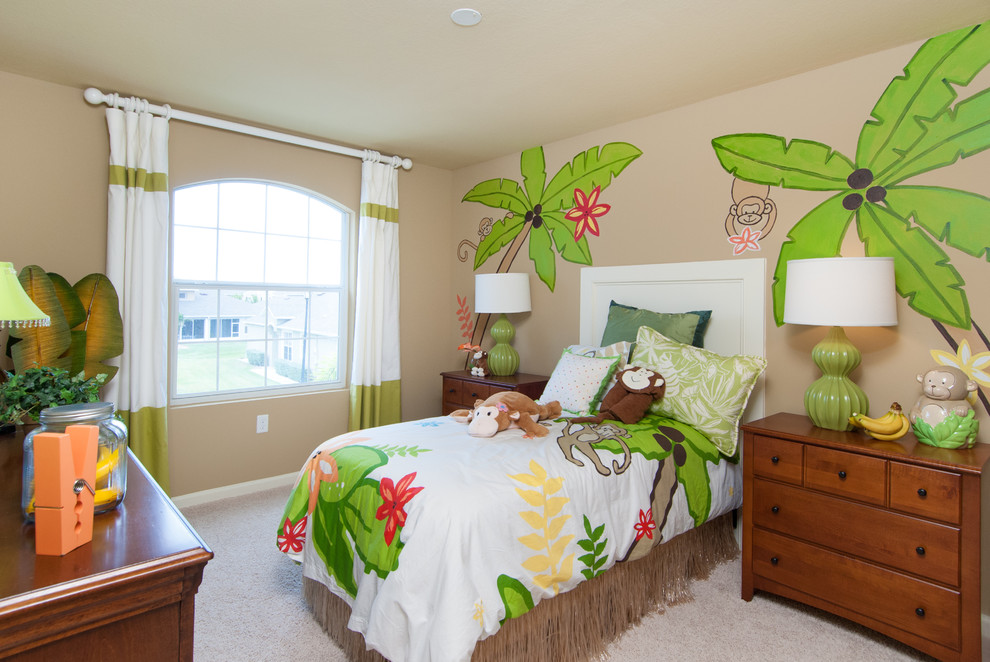 Design ideas for a tropical kids' room in Orlando with beige walls.