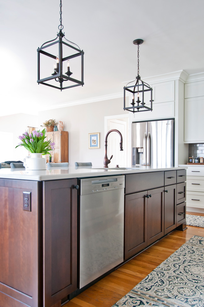 Kitchen - transitional kitchen idea in Nashville