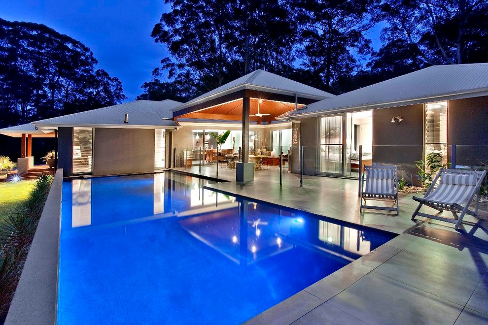 Design ideas for a contemporary custom-shaped pool in Sunshine Coast.