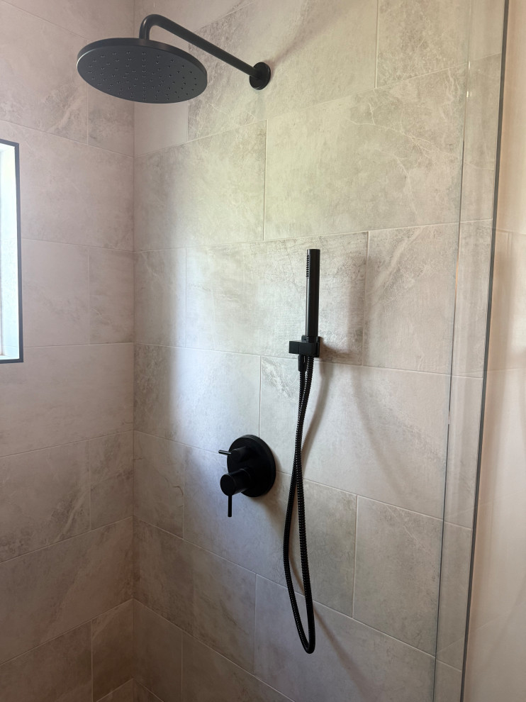 Master Bathroom Luxurious & Bold