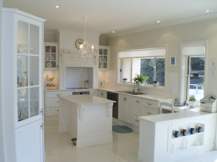 Design ideas for a transitional kitchen in Central Coast.