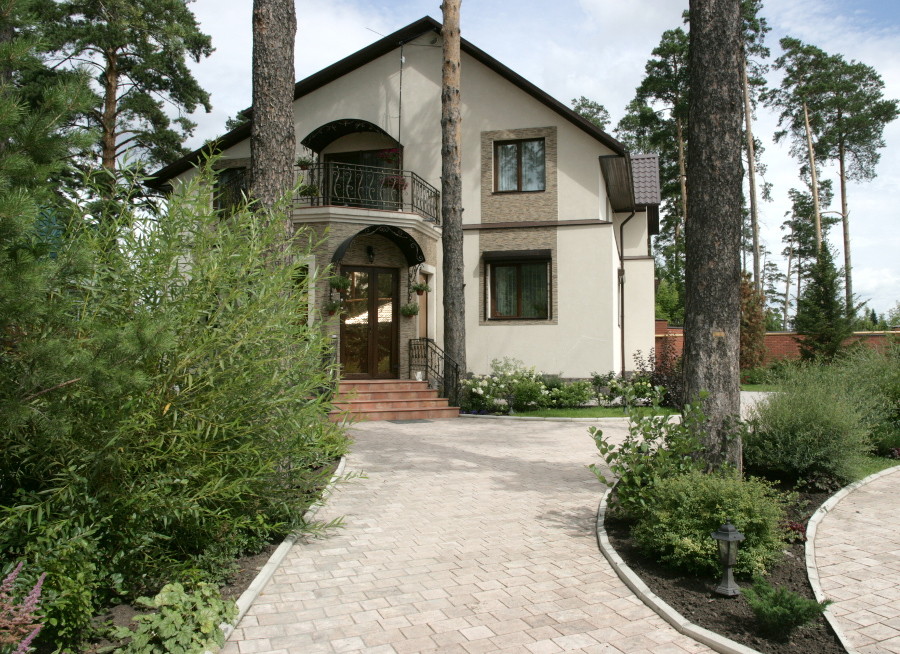 Inspiration for a traditional exterior in Novosibirsk.