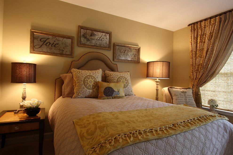 Inspiration for a mid-sized contemporary master bedroom in Tampa with carpet and no fireplace.