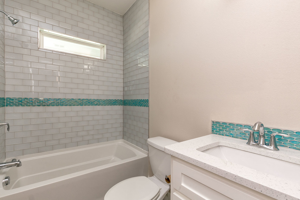 Transitional bathroom photo in Austin