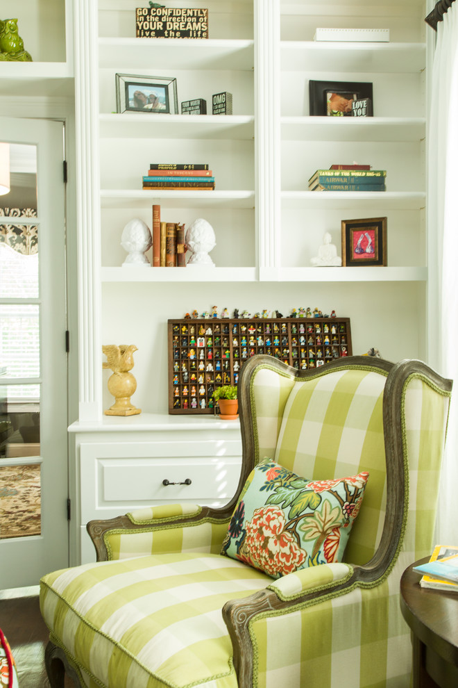 Inspiration for a mid-sized transitional home design remodel in Boston