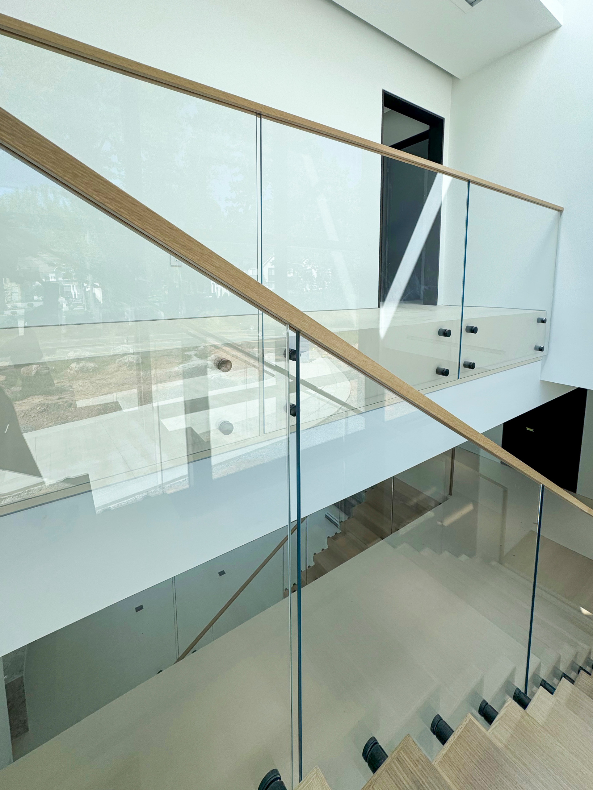 126_Visually Open and Light Contemporary Staircase, Mclean, VA 22102