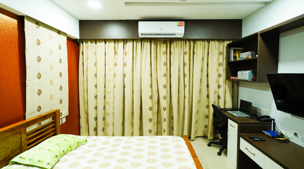 Contemporary bedroom in Chennai.