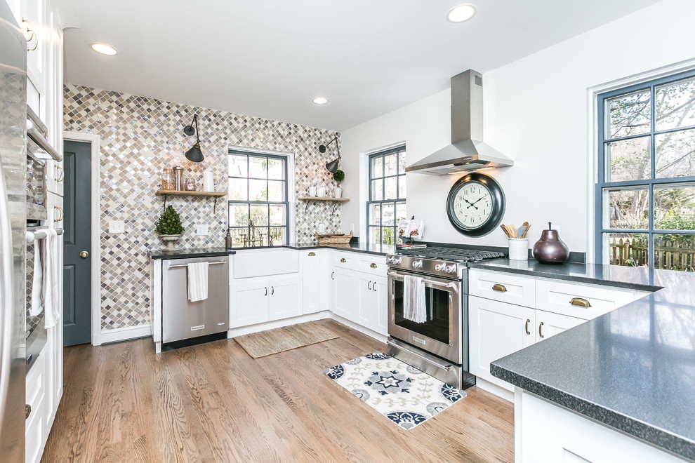 Kitchen - transitional kitchen idea in Baltimore
