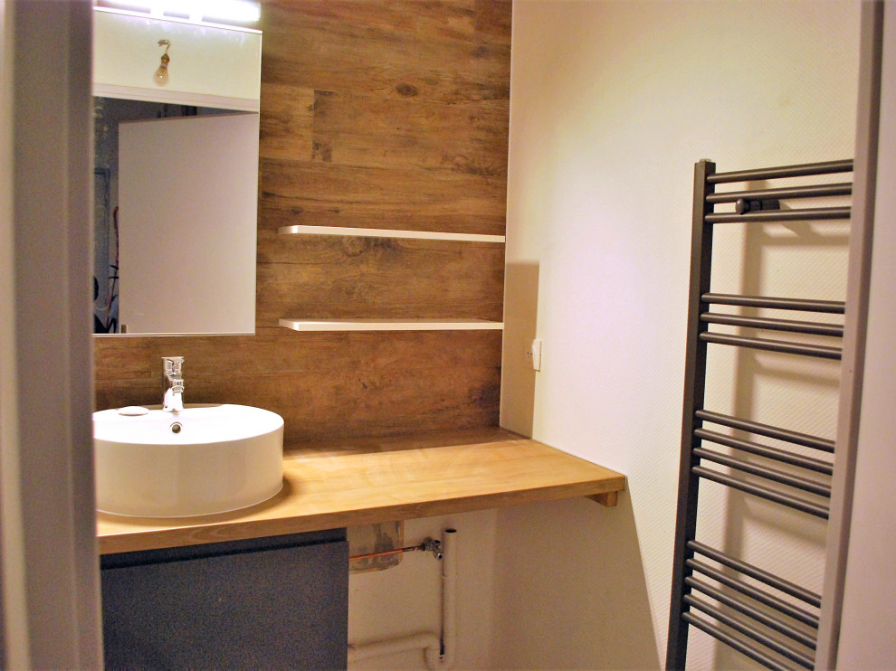 Photo of a small contemporary shower room bathroom in Montpellier with beaded cabinets, black cabinets, a built-in bath, a shower/bath combination, brown tiles, ceramic tiles, white walls, a vessel sink, wooden worktops, an open shower, brown worktops, a single sink and a freestanding vanity unit.