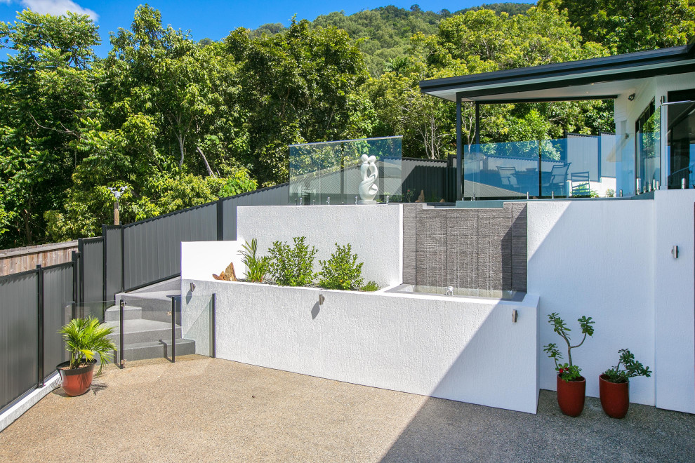 Inspiration for a contemporary exterior in Cairns.