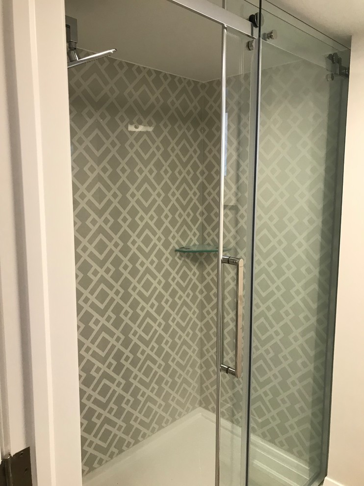 Transitional home design photo in Toronto