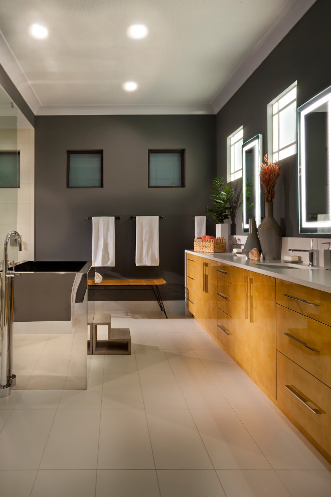 Inspiration for a contemporary master bathroom in Tampa.
