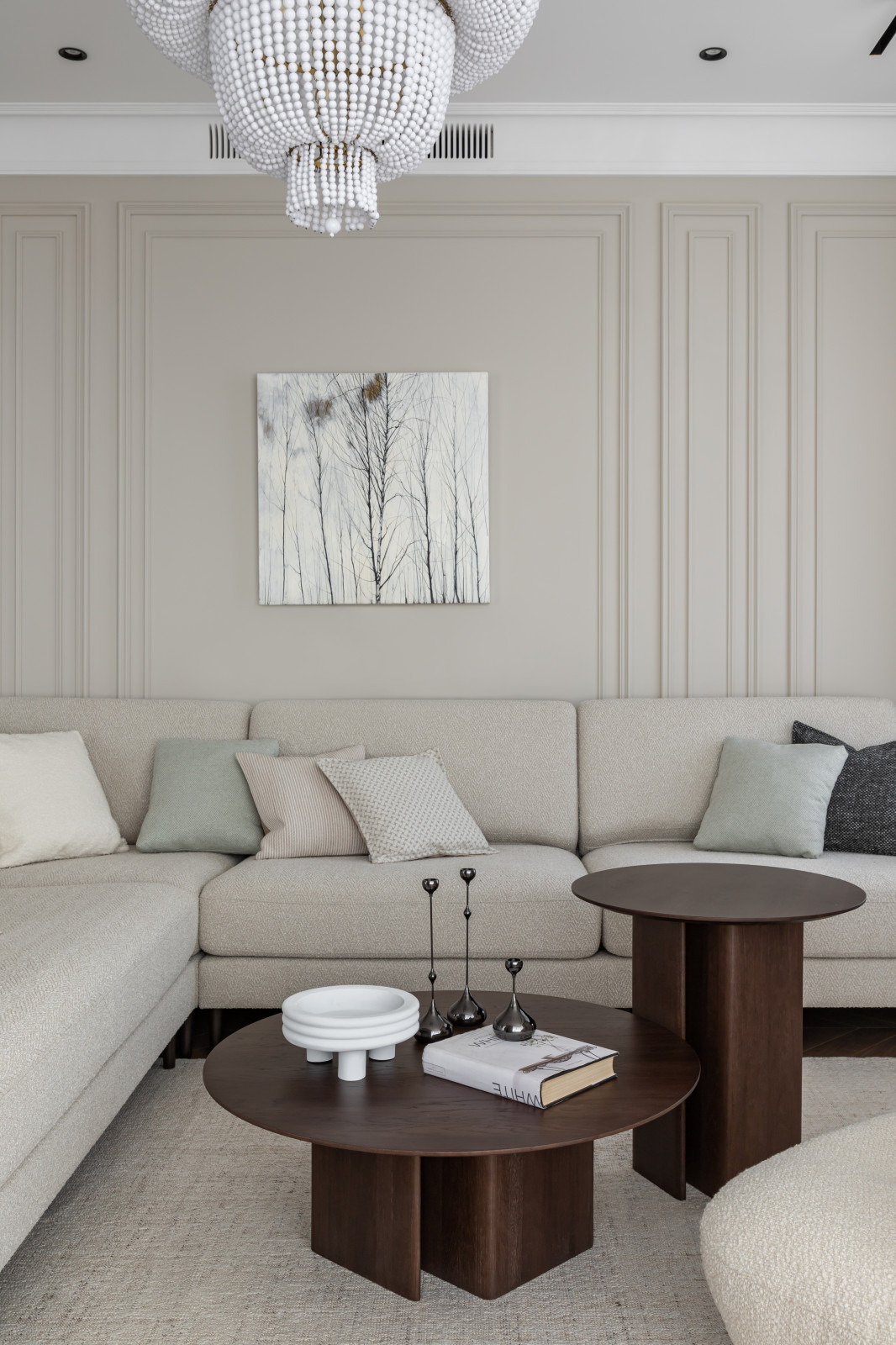 Просторная квартира в светлых оттенках