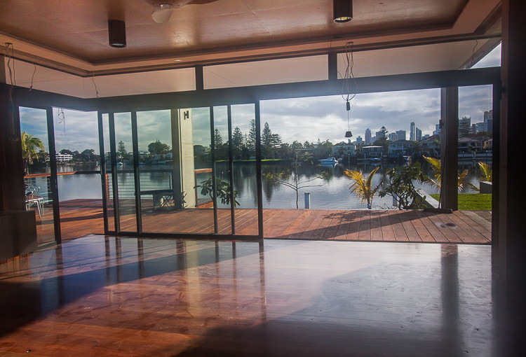 Design ideas for a tropical deck in Gold Coast - Tweed.