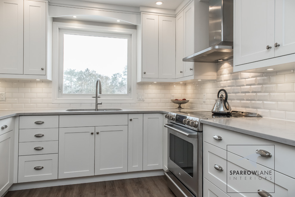 Transitional home design photo in Toronto