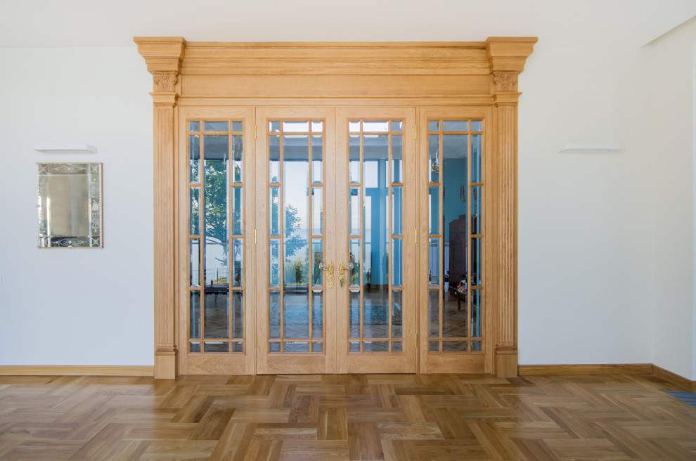 Двери дубовые с элементами резьбы