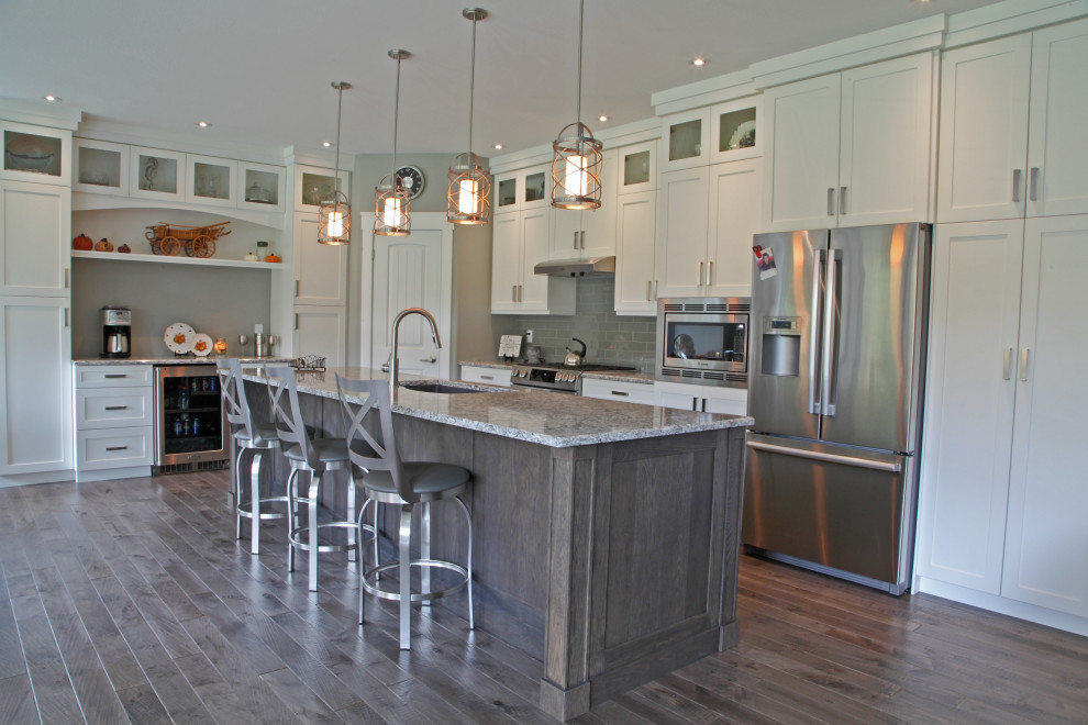 Kitchen - transitional kitchen idea in Toronto