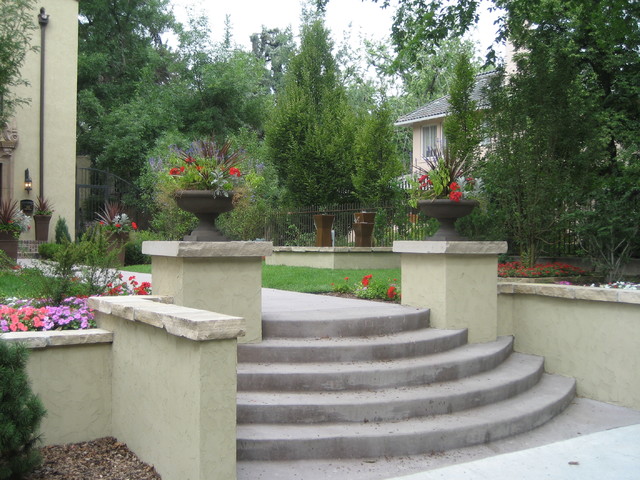 Country Club american-traditional-garden