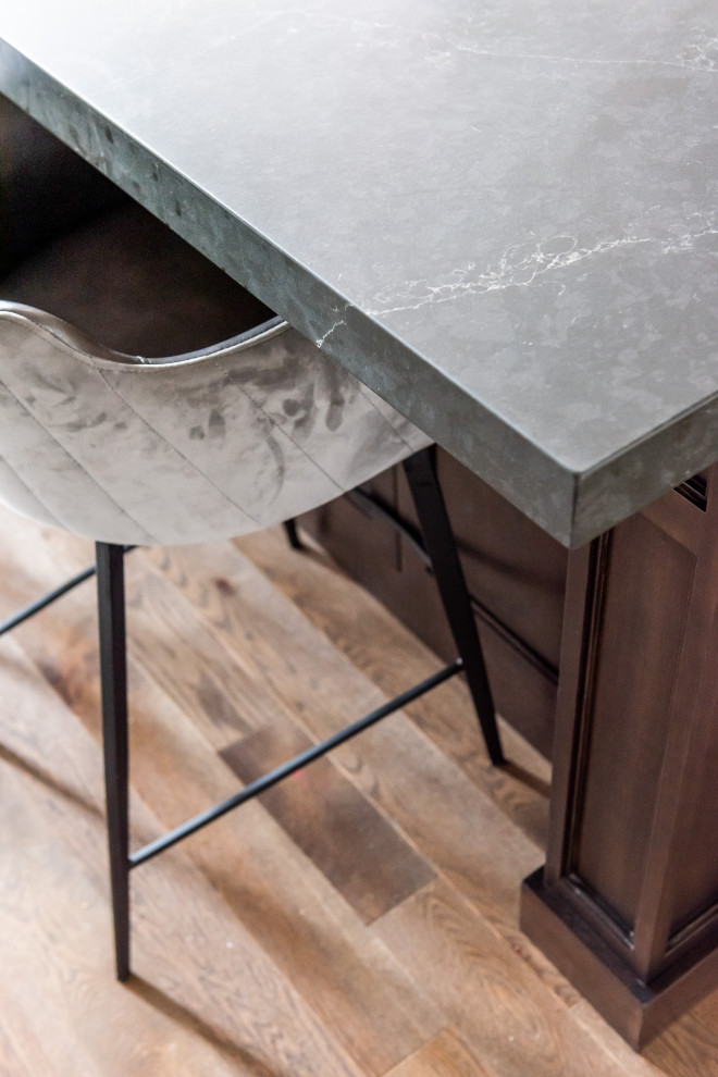 Example of a transitional home design design in Toronto