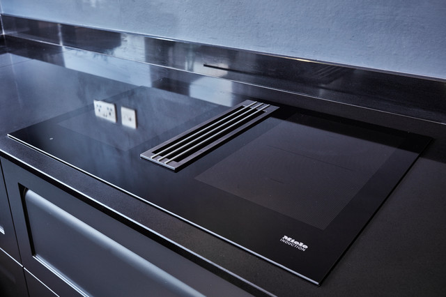 Anthracite handle-less Shaker kitchen transitional-kitchen