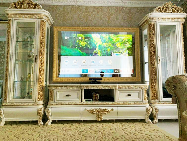Зеркальный ТВ в багетных рамах