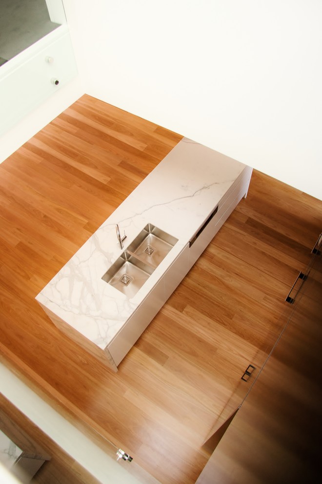 Design ideas for a modern kitchen in Sydney.
