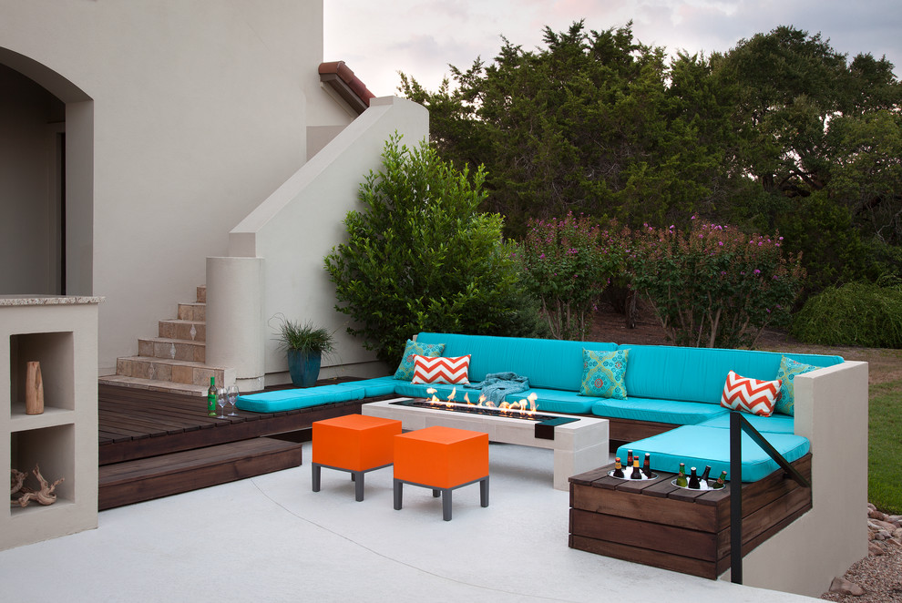 Design ideas for a transitional patio in Austin.
