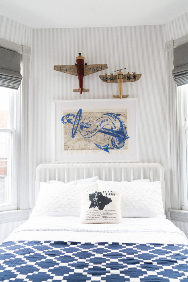 Inspiration för ett vintage pojkrum kombinerat med sovrum, med grå väggar, mellanmörkt trägolv och brunt golv