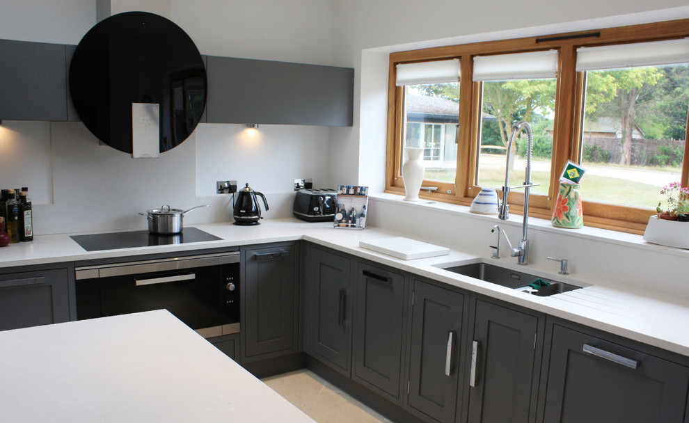 Modern contrasting kitchen - Contemporary - Kitchen ...